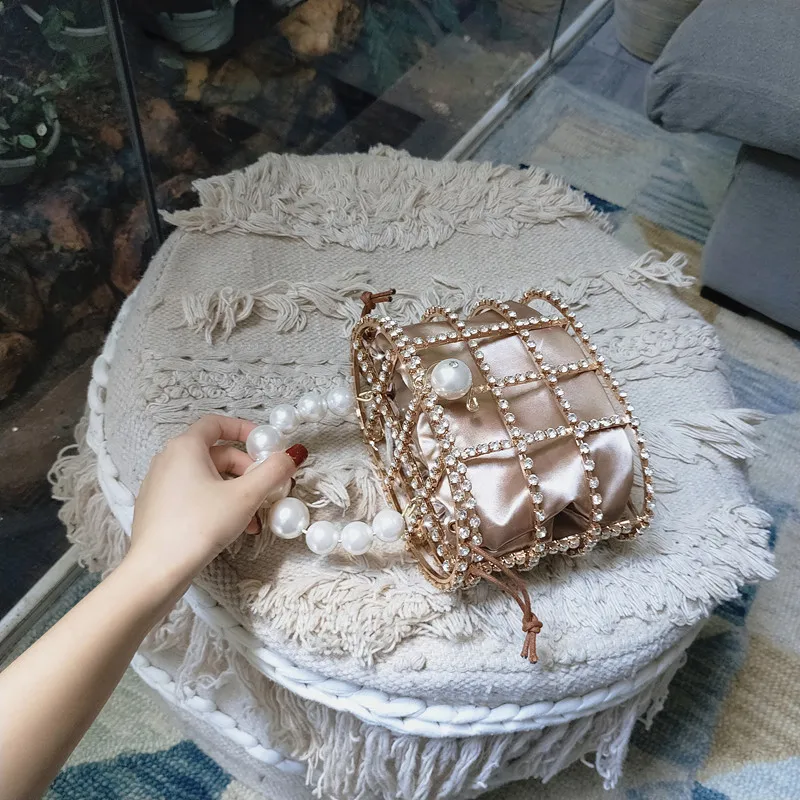 

S1043 Simple bird cage hand French small crowd Pearl Fashion temperament Diagonal Small square