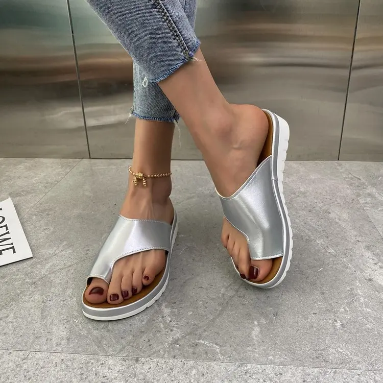 

Wholesale factory price toe ring women sliders flatform footbed slippers faux leather summer casual wear lady flip flops