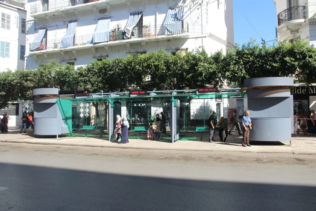 product-YEROO-City popular hot sale outdoor energy-saving bus shelter solar vending kiosk bus shelte-3