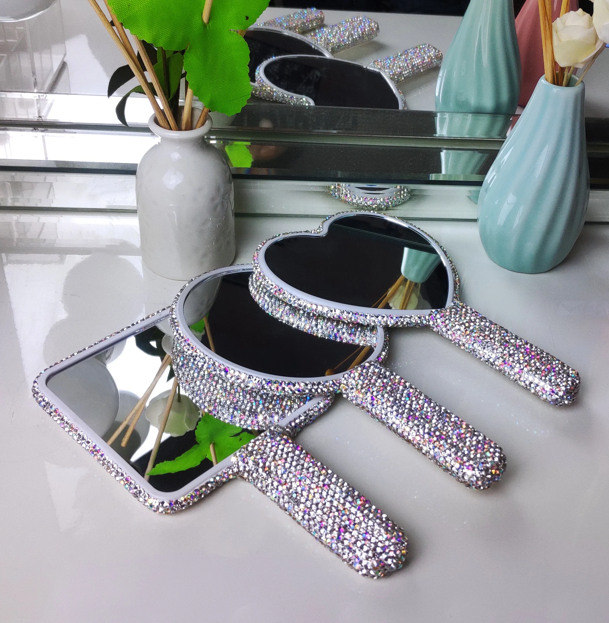 

Custom Design Private Label Cute Travel Single Side Mini Hand Crystal Bling Crushed Diamond Vanity Makeup beauty Mirror Cosmetic