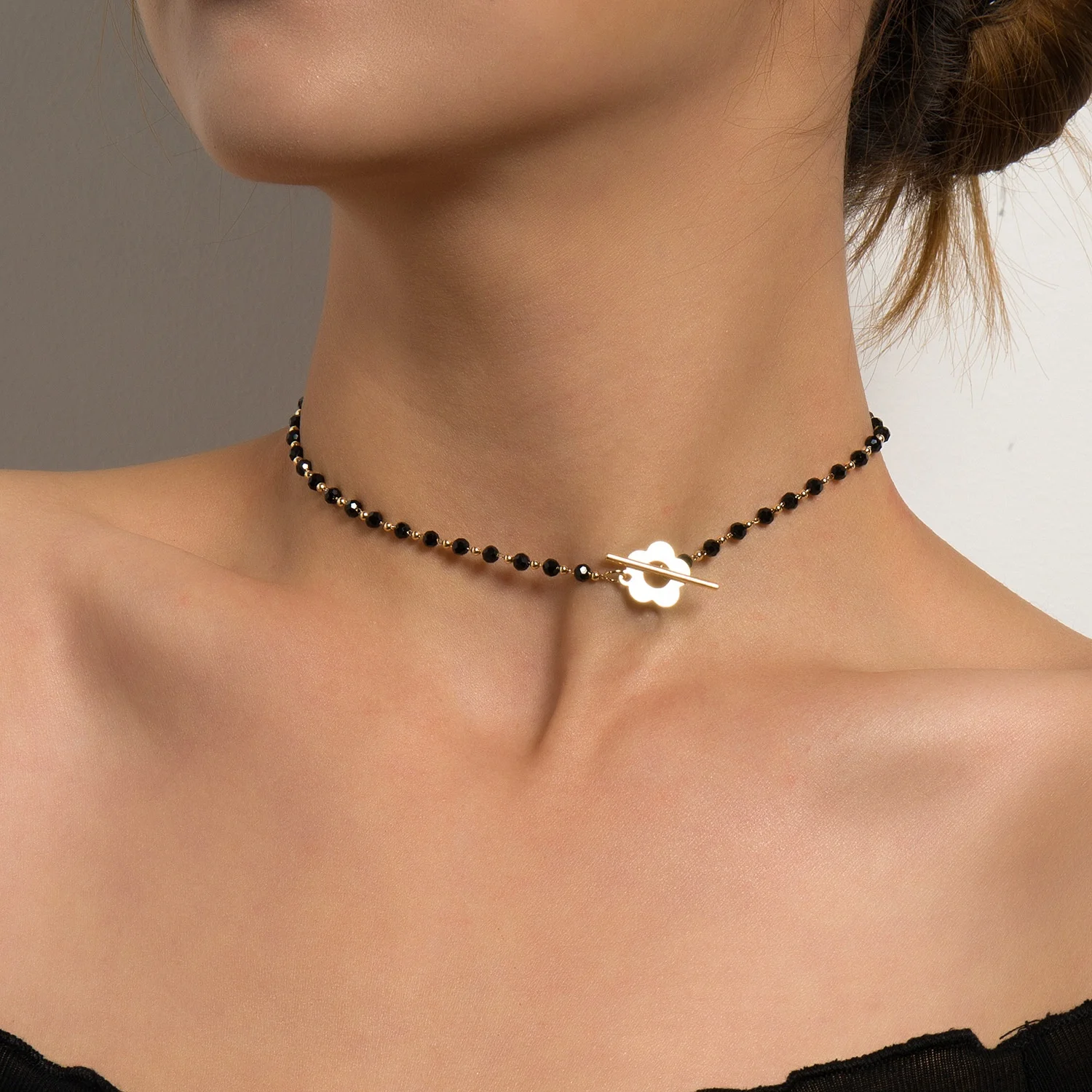 

High Quality Women Jewelry Custom Gold Plated Chain Black Beads Choker Necklace With Flower Buckle, Picture shows