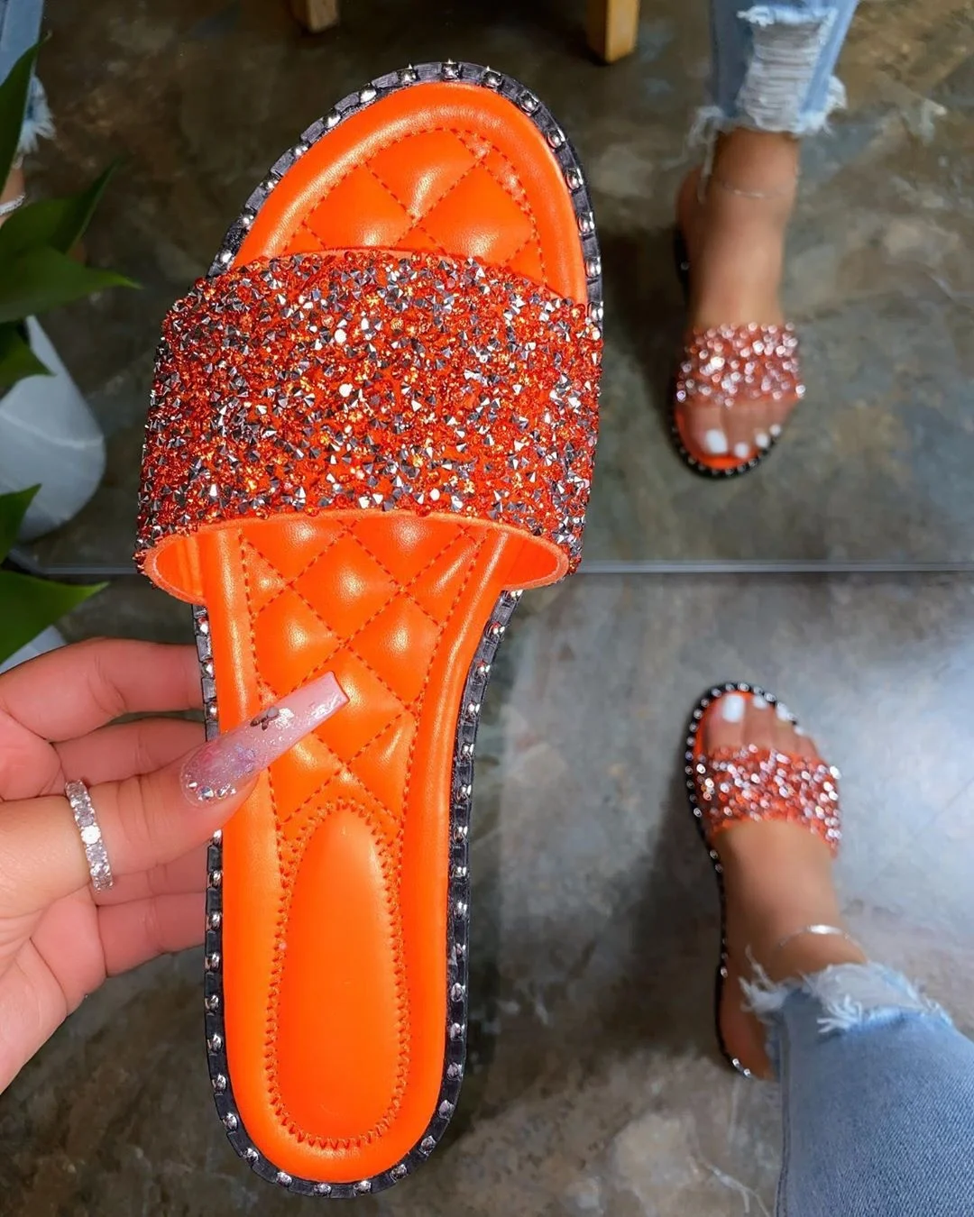 

Custom 2021 girl beach flat jelly sandals shoes for women and ladies with rhinestone stones, 6 color options