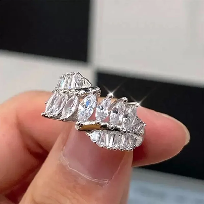 

Newly Designed Cubic Zircon Rings for Wedding Party Luxury Accessories High Quality Silver Color Women's Trendy Jewelry, Picture shows