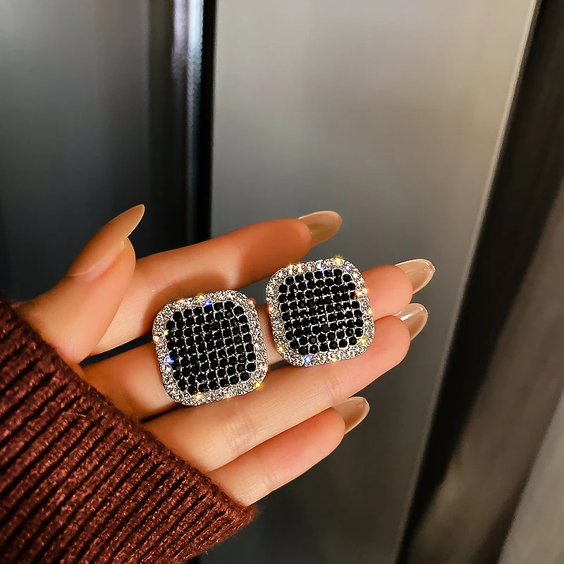 

2021 fashion women crystal black za square earrings