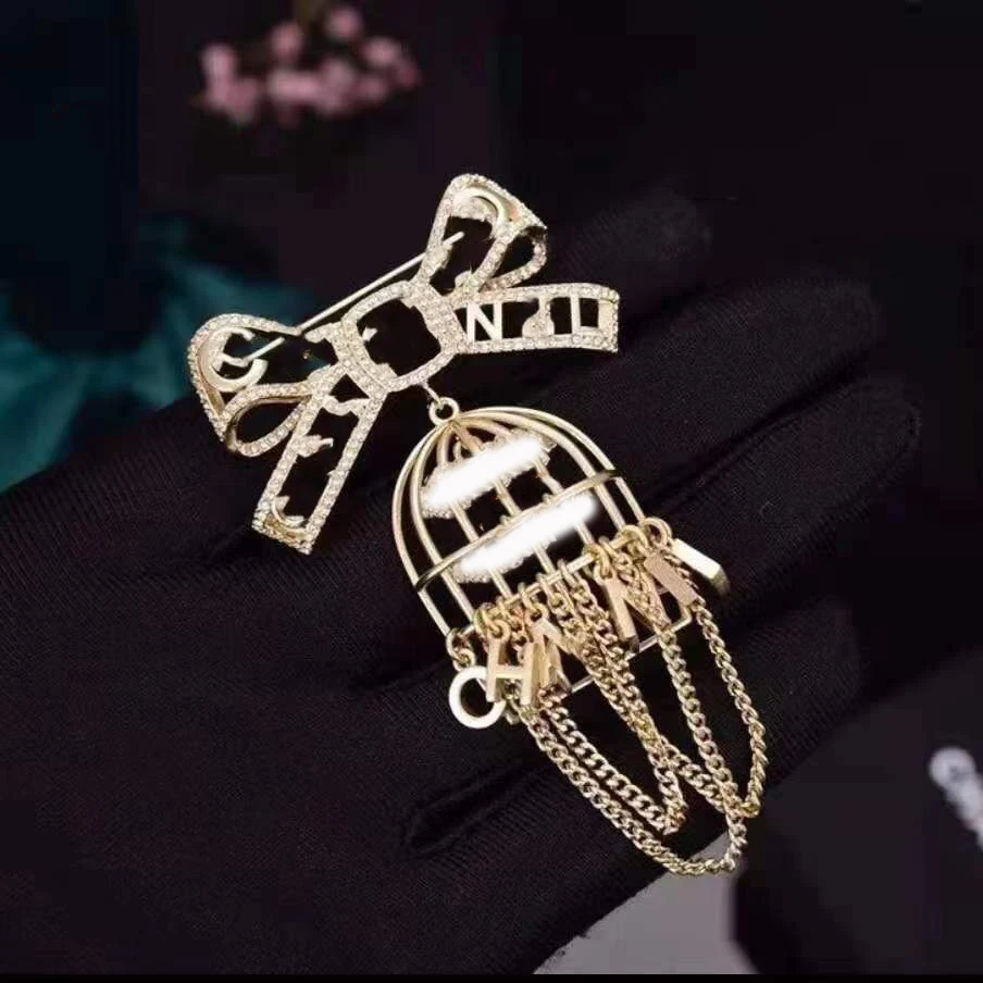 

Wholesale High Quality Designer Brooches And Pins Pins Letter CC GG Brooch Pin With Bling Zircon, Picture