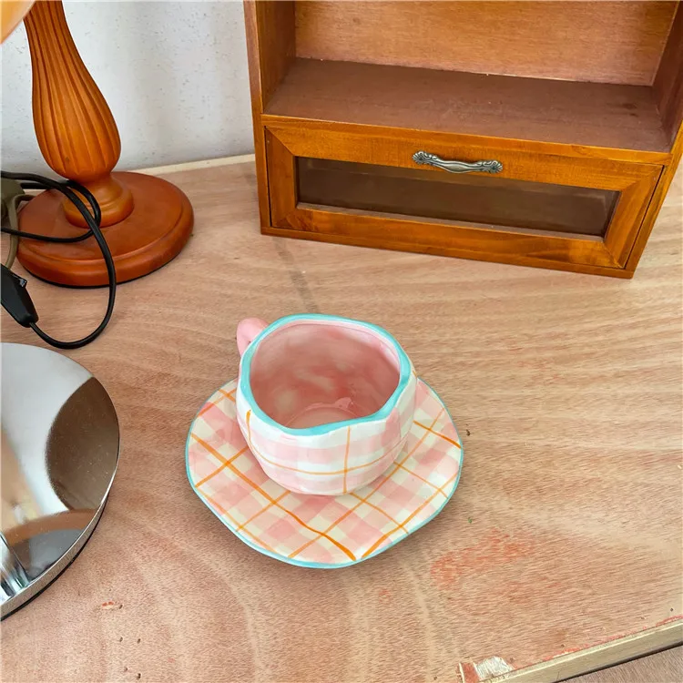 

Creative Girl Heart Retro Hand Pinch Pink Striped Plaid Ceramic Coffee Cup and Saucer, As the picture show