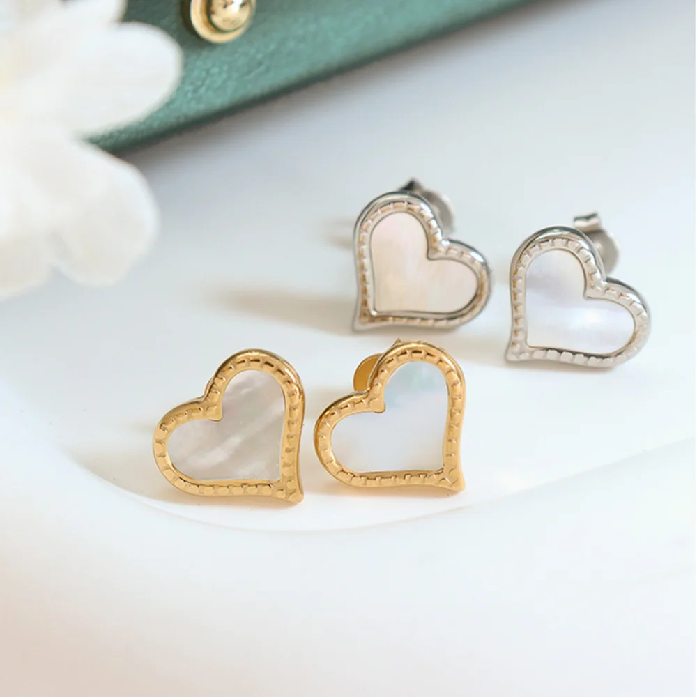 

2023 New Female White Sea Shell Stainless Steel Classic Vintage Fashion Jewelry Heart Stud Earrings