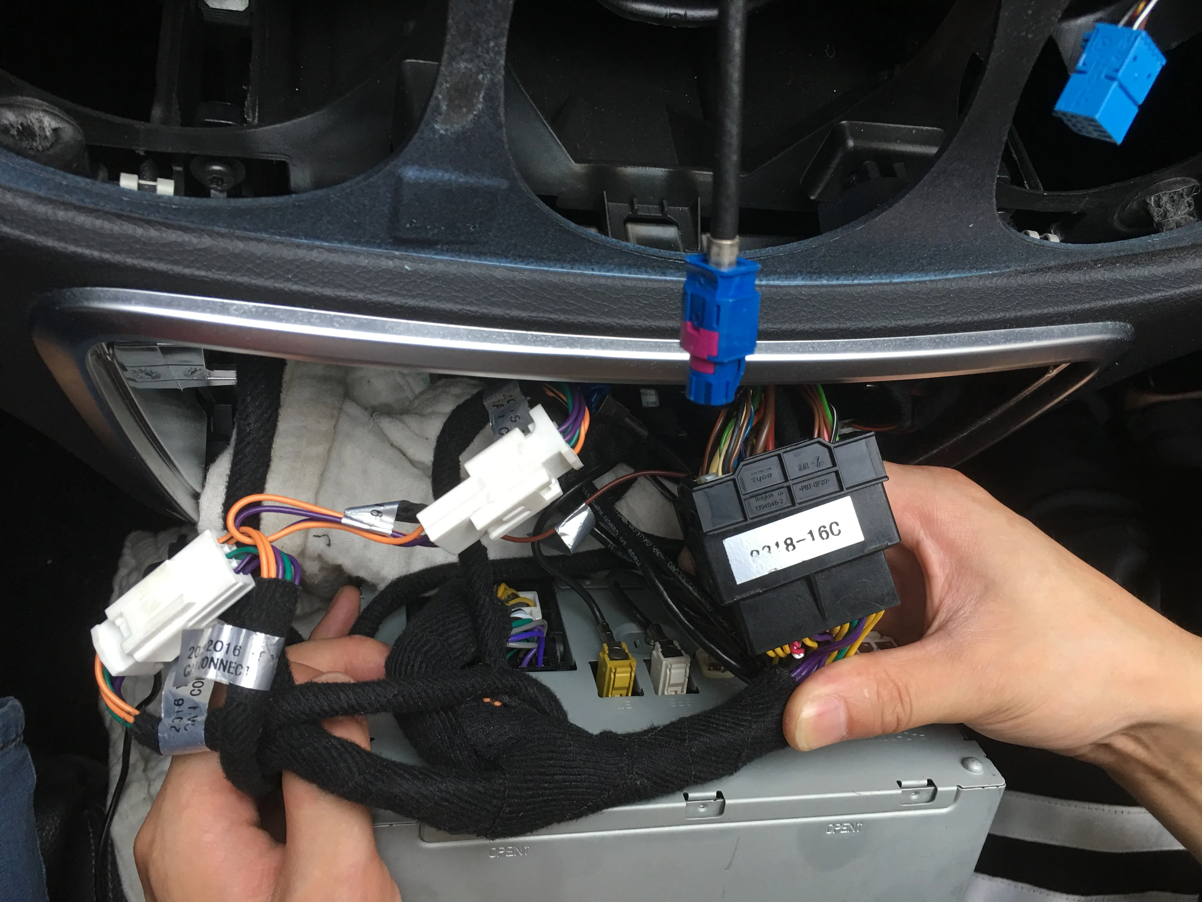 
12.3 Inch Android 10.0 Qualcomm Car Video Multimedia GPS Navigation For Mercedes Benz E Class W212 Stereo With Wireless Carplay 