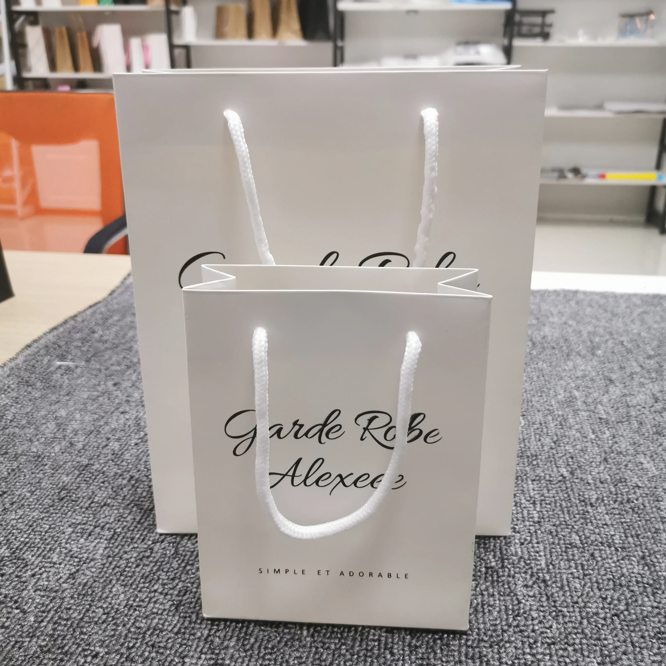 

Custom luxury recycled white card paper shopping bag for packaging gift with rope handle, Cmky as well as pms, customized