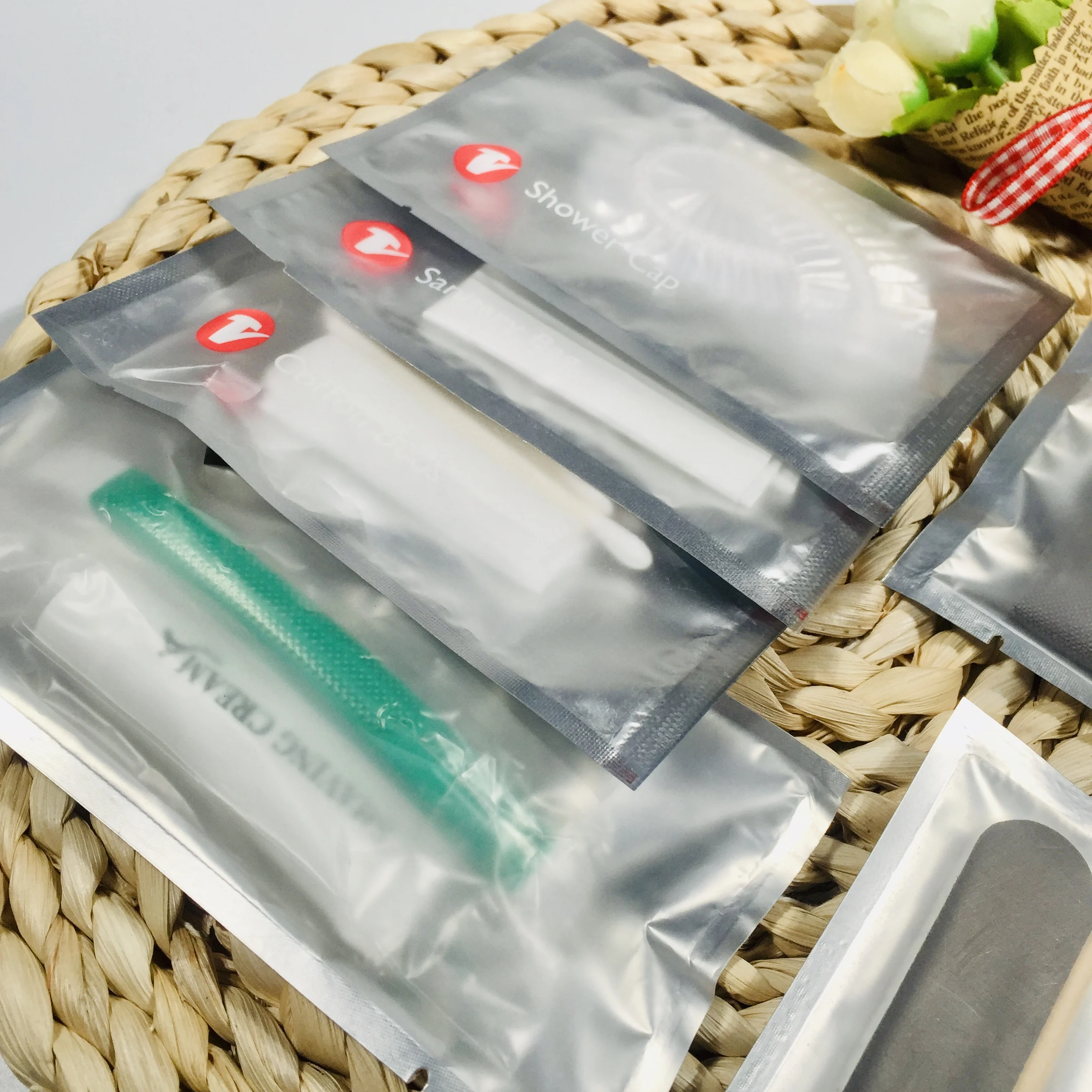 
High Quality Airline Comfort Kit Travel Amenity Personal Care Kit Customized Logo /Luxury Cheap Hotel Amenities 
