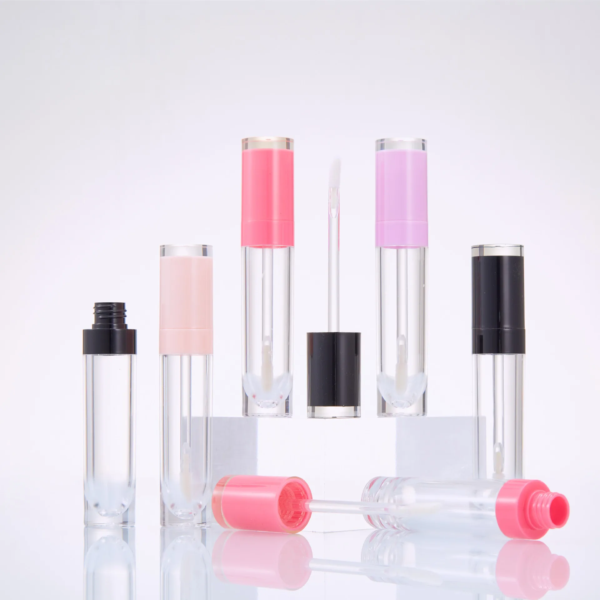 

VMAE 8ml Empty Lip Gloss Plastic Box Black Pink Purple Lipgloss Tube Cylindrical Candy Color Mini Lip Gloss Split Bottle, 4 colors