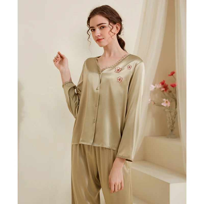 

Ladies butterfly green colour of 2 piece of longsleeve and pants elastic silk pajamas sets