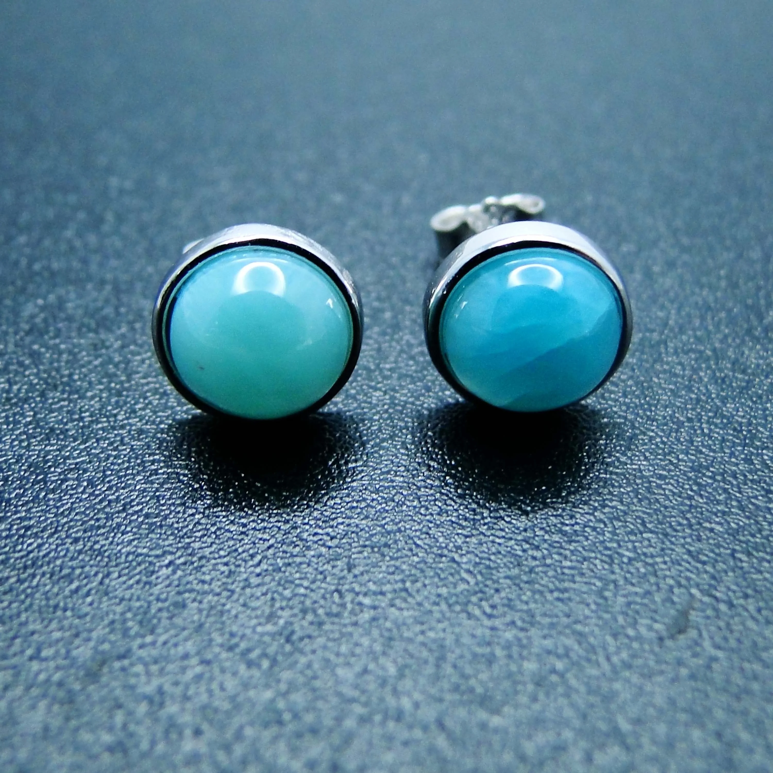 

Hot Sale Sterling Silver Stud Earrings Round Cabochon Larimar Round White CZ Stones