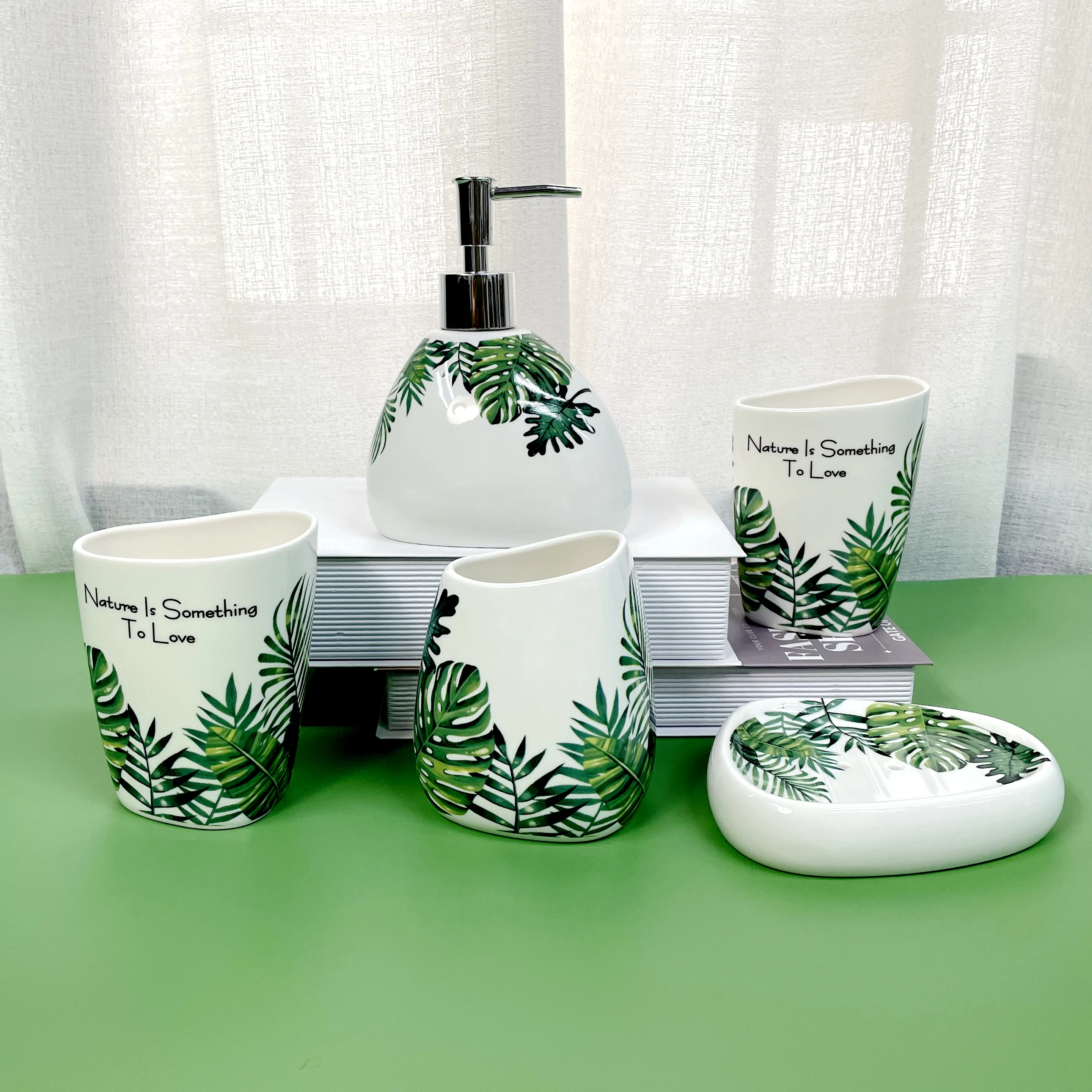 

Nordic Style Green Leaf Ceramic Bathroom Wash Set Bathroom Five-Piece Wash Cup Lotion Bottle Soap Dish