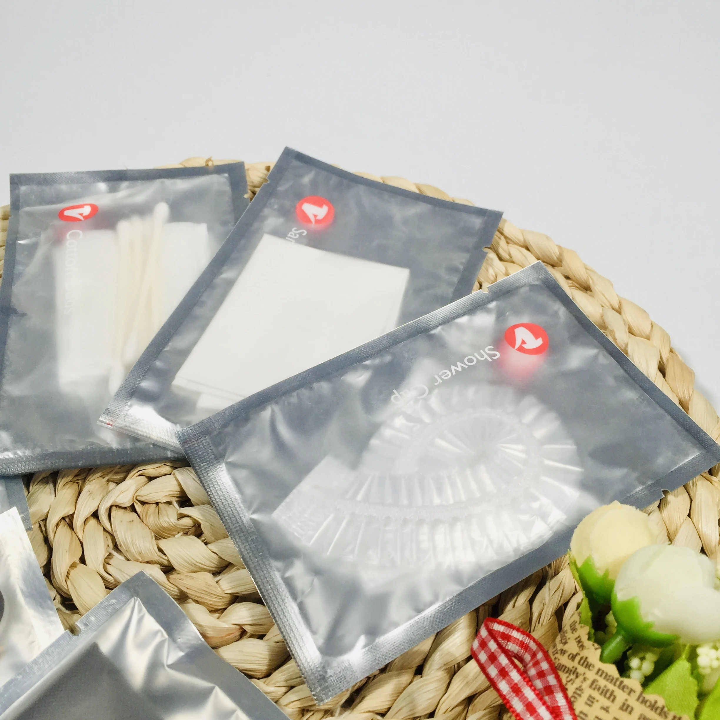 
High Quality Airline Comfort Kit Travel Amenity Personal Care Kit Customized Logo /Luxury Cheap Hotel Amenities 