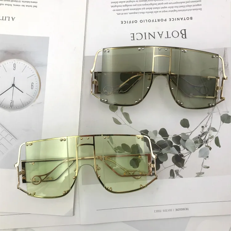 

Oversized Fashion Vintage Punk Rihanna Sunglasses Women Square Metal Wholesale Glasses 2020