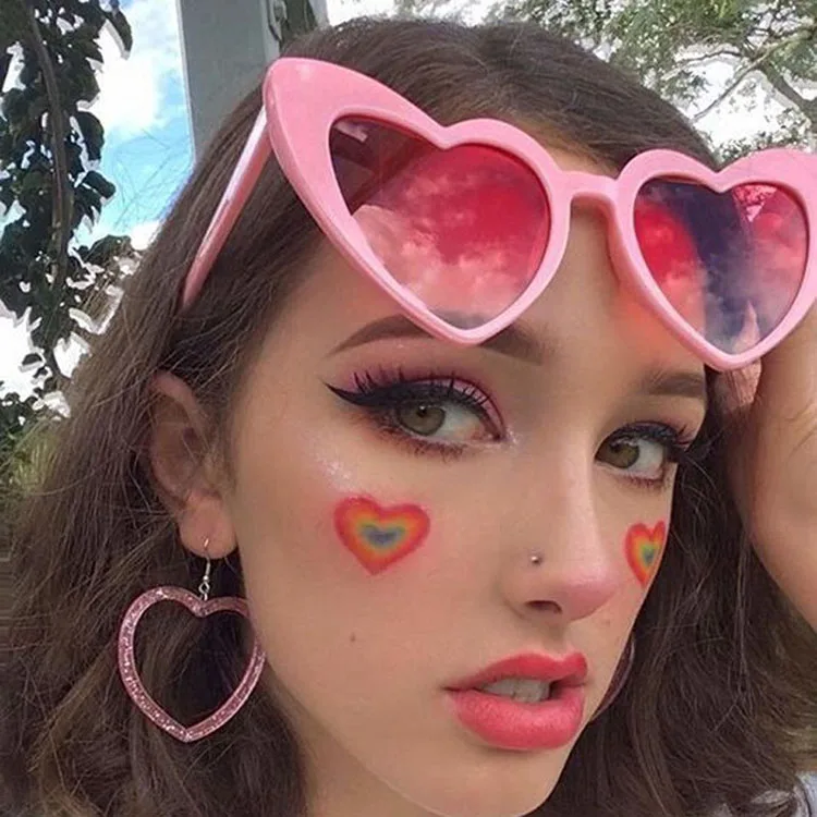 

Wholesale Brand Design Retro Black White Eyewear Vintage Party Sun Glasses Love Heart Fashion Sunglasses Women 2020