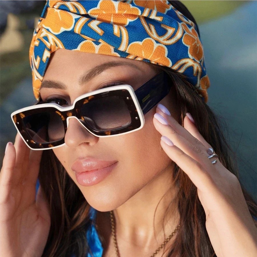 

Lmamba Thick Frame Wide Leg Stylish Square Sunglasses Modern Women Trendy Printing Frame Custom Logo Vintage Sunglasses
