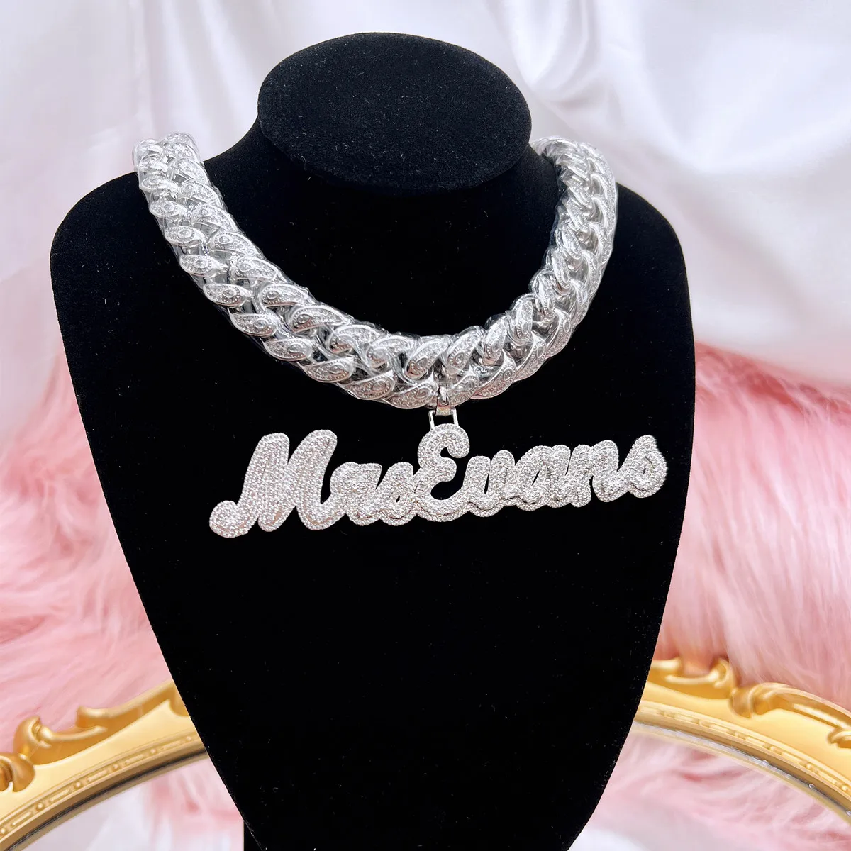 

QIUHAN Cuban Link Chain Bling 5A Paved Necklace Iced Name Necklace Fashion Jewelry Custom Iced Out Name Necklace, Customized color