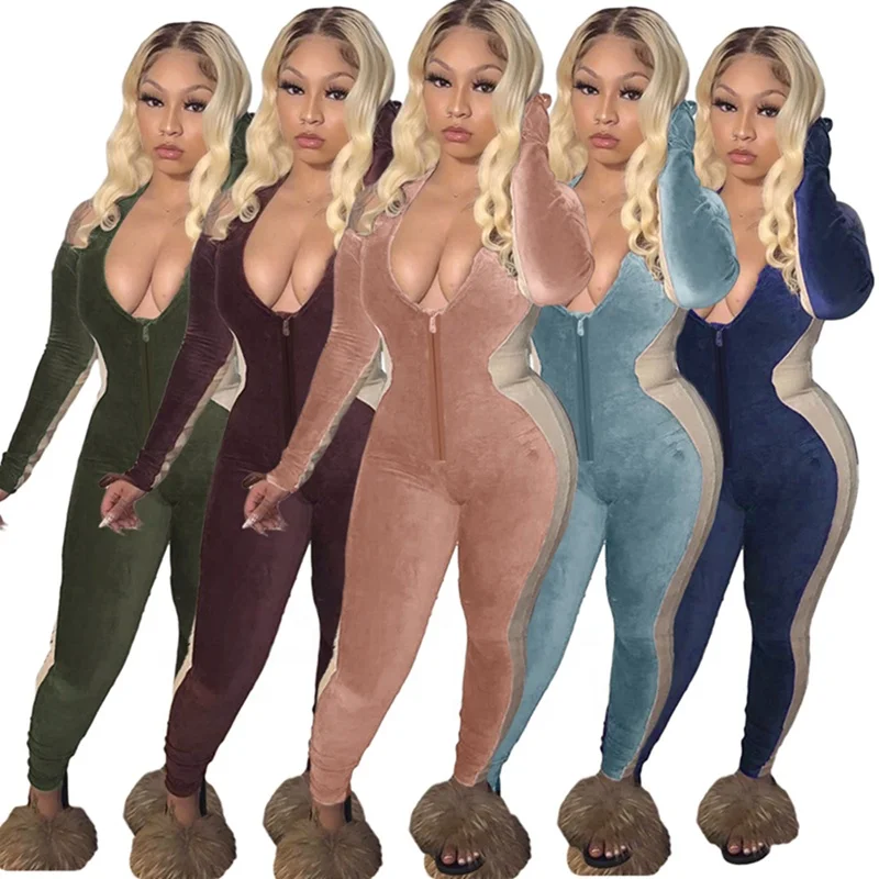 

Cutout Shoulder Zipper Front Halter Neck Velvet Jumpsuit Woman