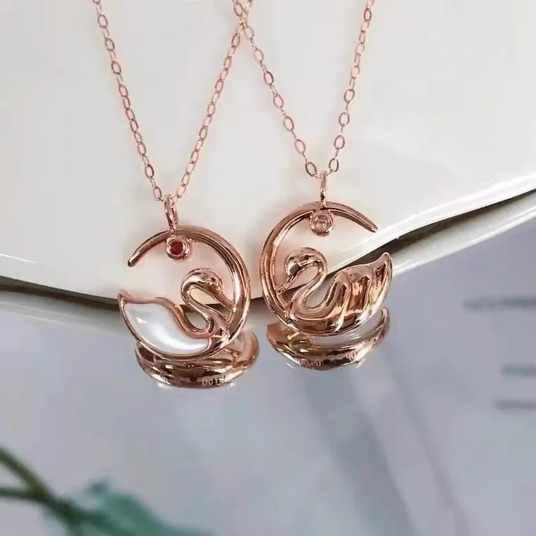 

Certified Jewelry 18K Gold With Diamond Swan Pendant Au750 Color Gold Temperament Clavicle Chain Water Shell Gold Wholesale