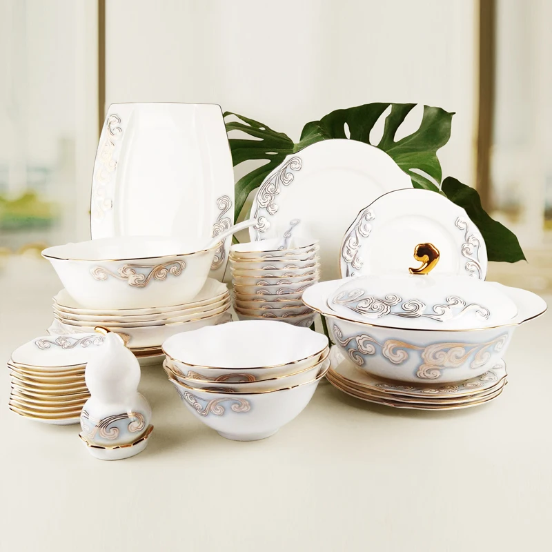 

Hotel Weeding Luxury Ceramic Bone China 50 Pcs Petal Shape Embossed With A Design Of Cloud Dinnerware For 10 People, Gold