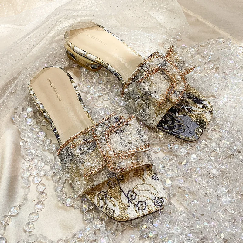 

The most popular high-end luxury sandals and slippers women designer custom crystal slippers women in spring and summer, Customized color