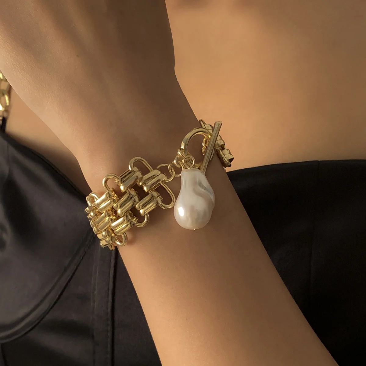 

Classic Irregular Imitation Pearl Bracelets for Women Fashion Cuban Thick Chain Bracelet Charm Bangles Hip Hop Punk Jewelry Gift, Customized color