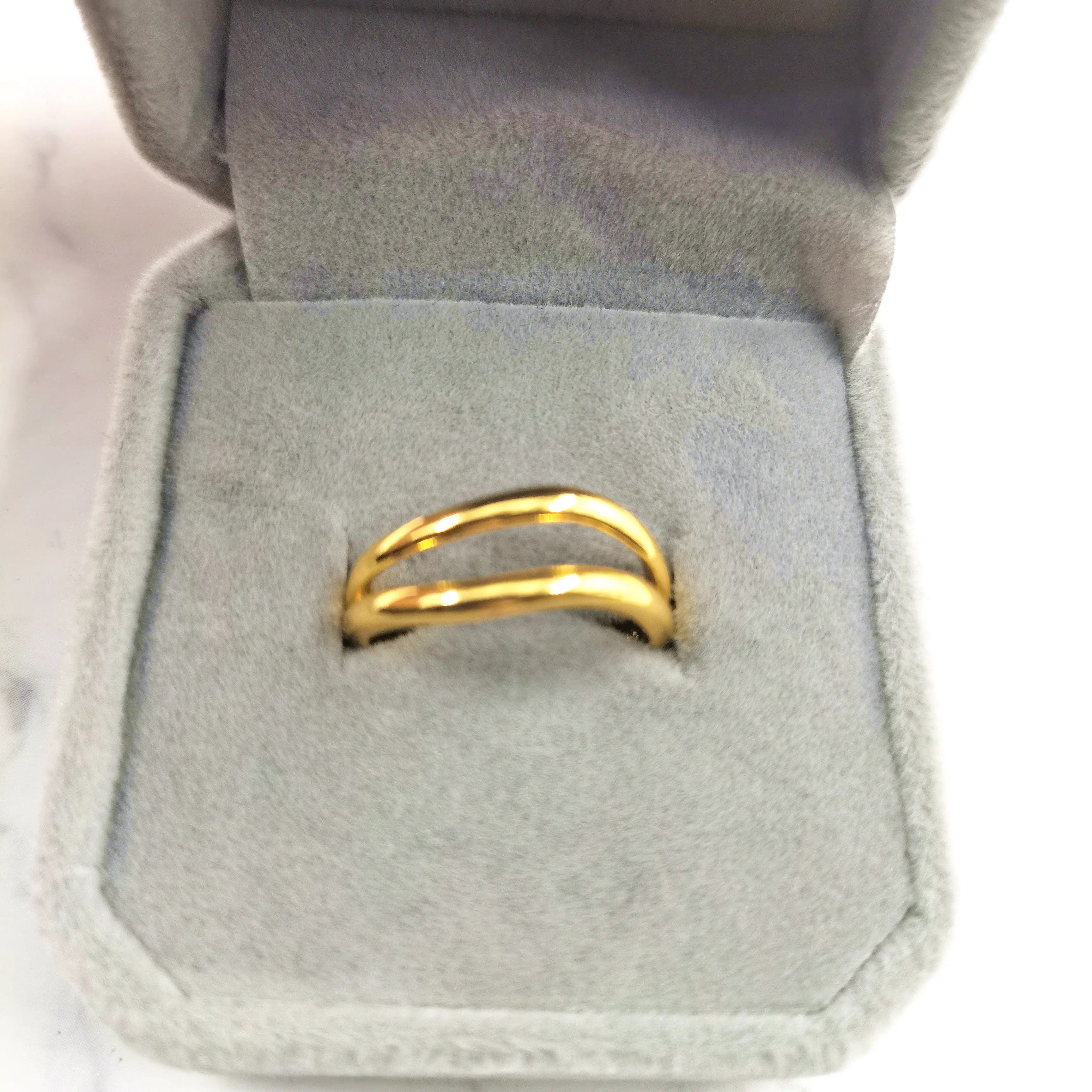 

Minimalist Vacuum Plated Brass Double Line Open Rings Golden Layered Irregular Wire Finger Ring For Women