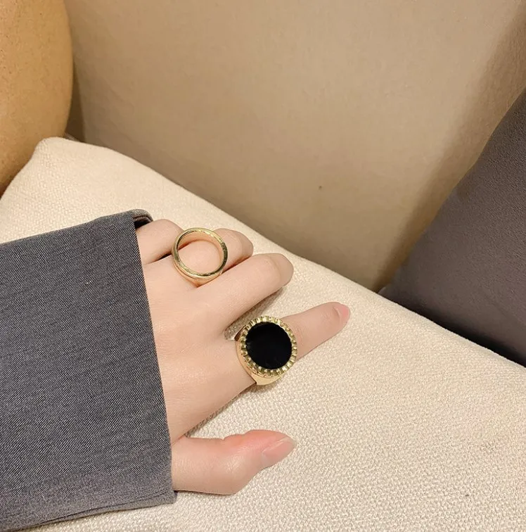 

Tide of new style of individual character restoring ancient ways spring is black gilt exaggerate index finger ring, Gold