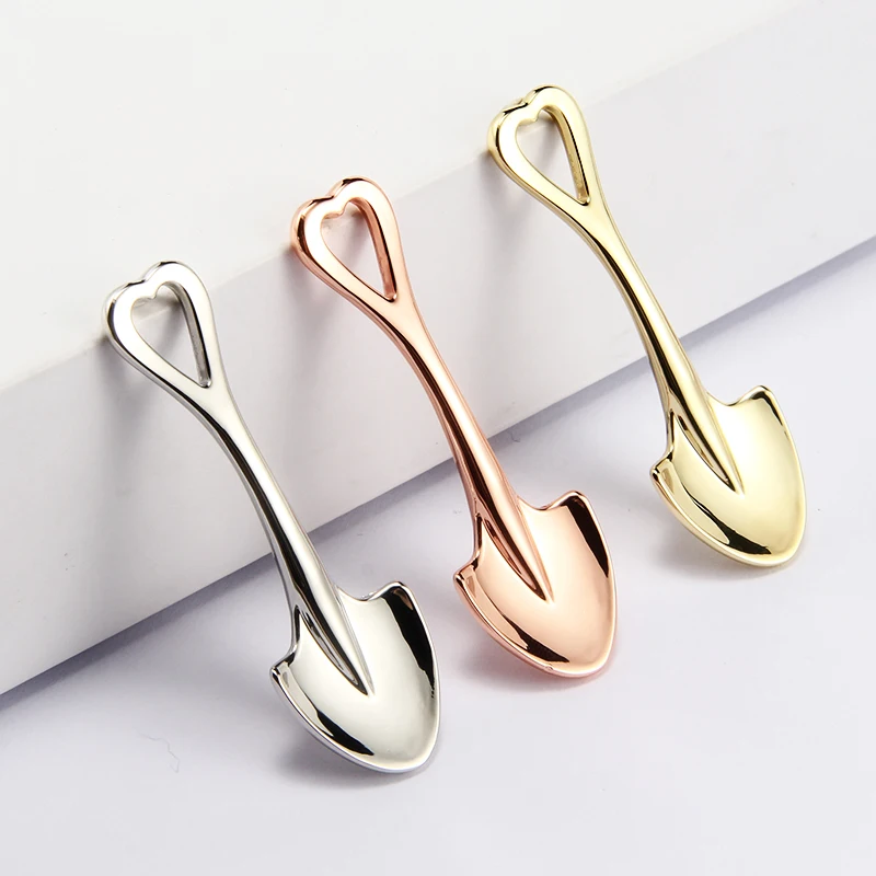 

Wholesale Mini Luxury Stainless Gold Zinc Alloy Makeup Facial Massager Spoon Creative Triangular Spatula Metal Cosmetic Shovel, Gold/silver