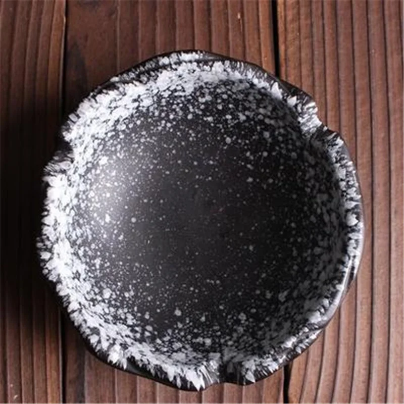 

Black Fashion Creative Ceramic Business Round Ashtray