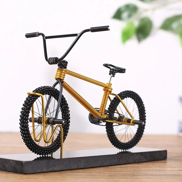 
2020 High Quality Antique Iron Handmade Metal Craft Model Bicycle & Luggage On Top Gift Wholesale Home Decoration 