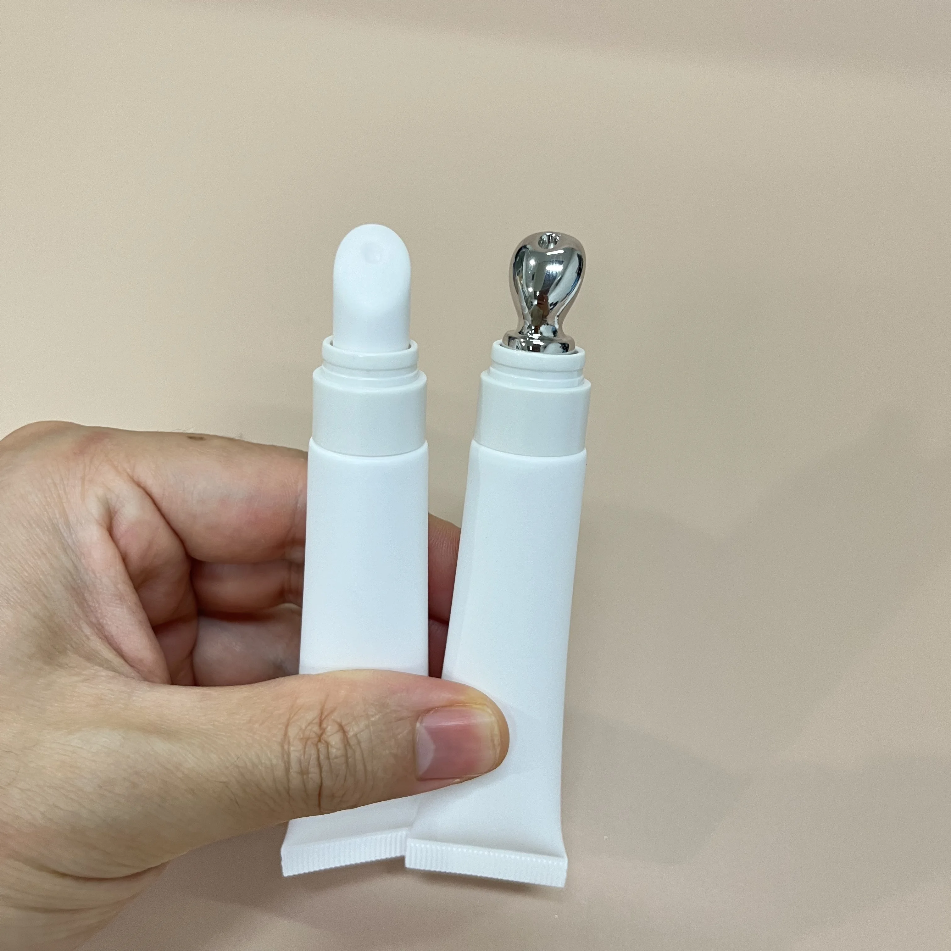 New Arrivals White Packaging Cooling Applicator Shea Butter Peptide Lip Butter Balm Private Label