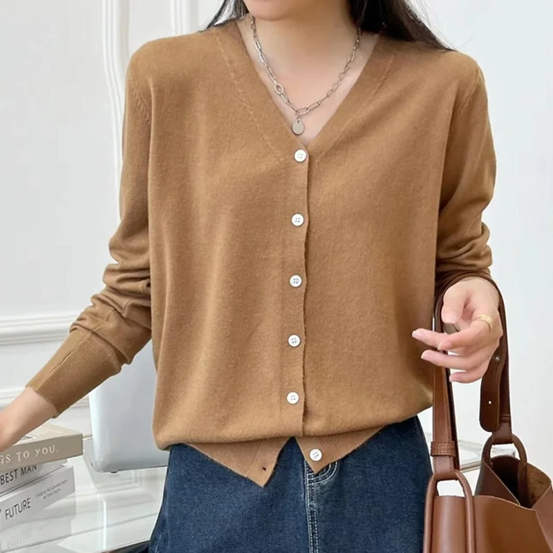 

Knitwear manufacture soft core yarn V-neck loose single breasted knitted sweater coat women long-sleeve cardigan wholesale