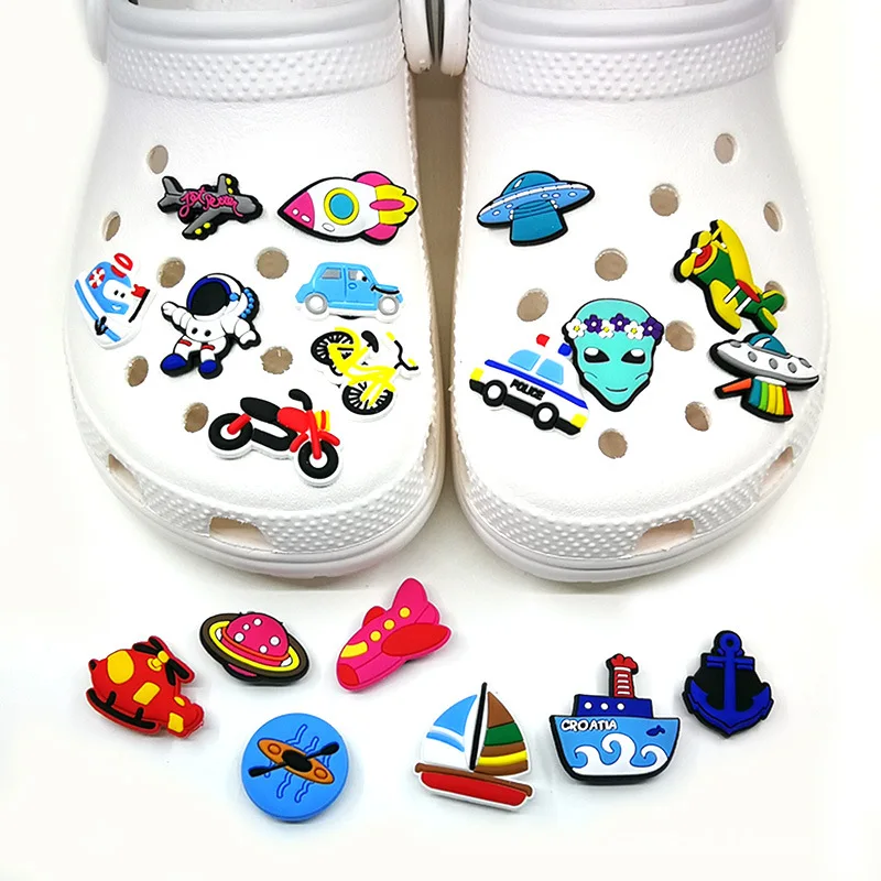 

2022 Spot wholesale car and ship PVC cute cartoon shoes flower shoe buckle, As picture/custom