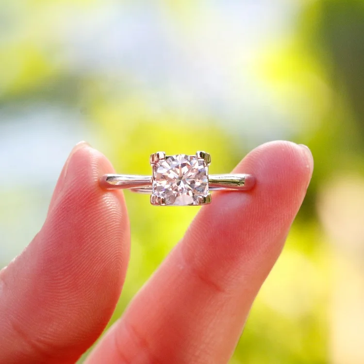 

Hot Sale 925 Silver Jewelry Wuzhou Moissanite Ring