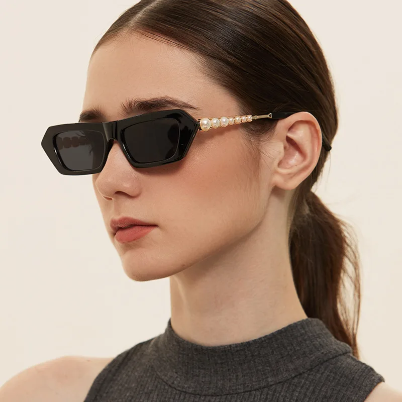 

2020 Luxury Vintage Small Frame Women Sunglasses Black Shades Eyewear UV400 Pearl Square Sunglasses