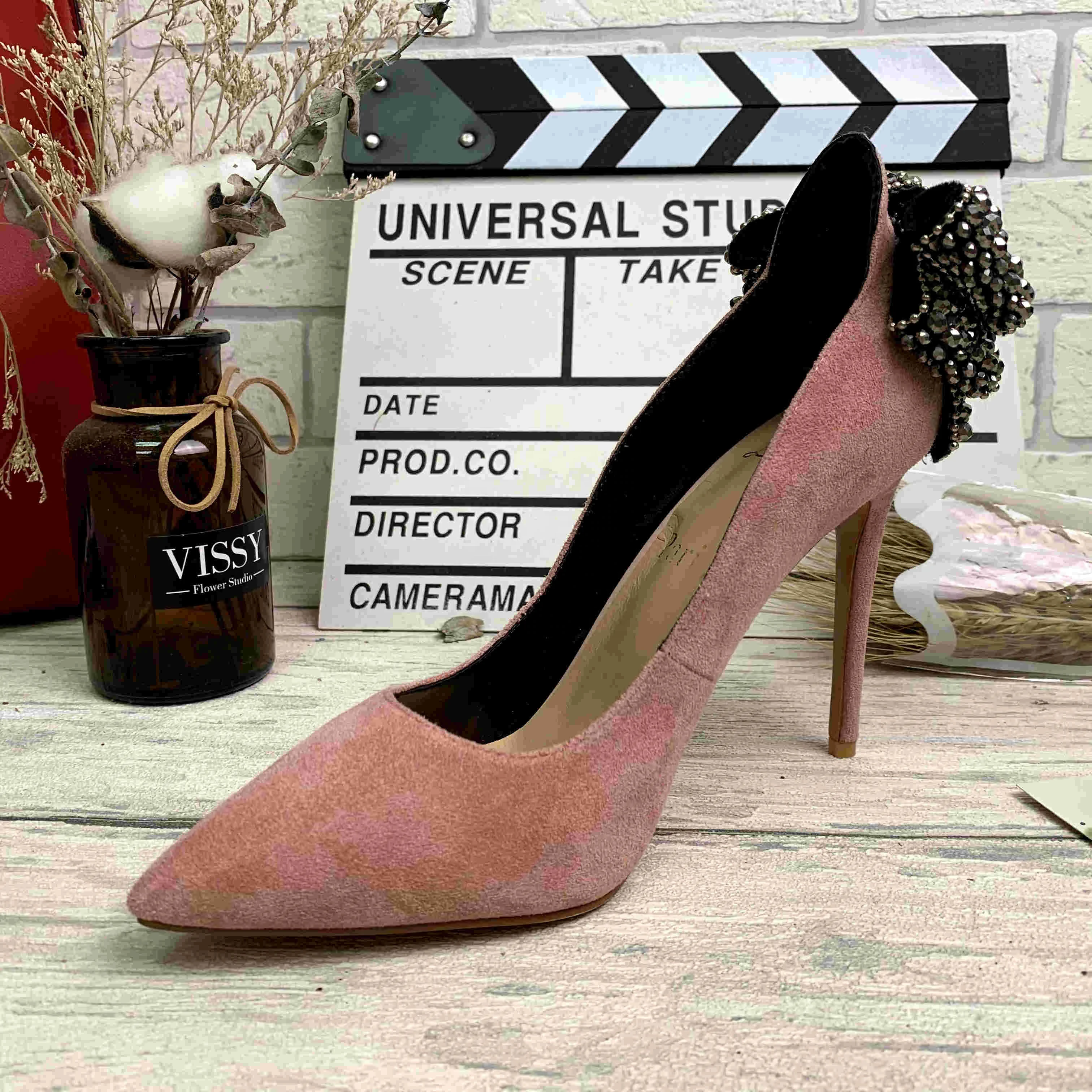 

2021 spring new suede shallow mouth diamond heel bow stiletto high heel women's shoes European style large size wholesale, Pink