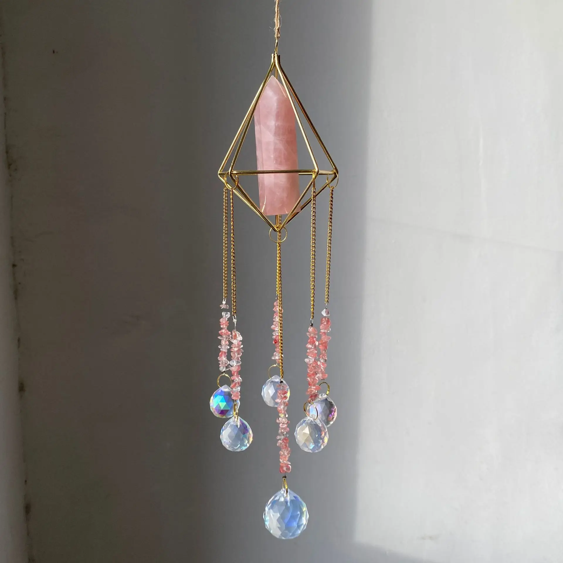 

Hot selling natural pink crystal sun catcher window decoration air pineapple pendant