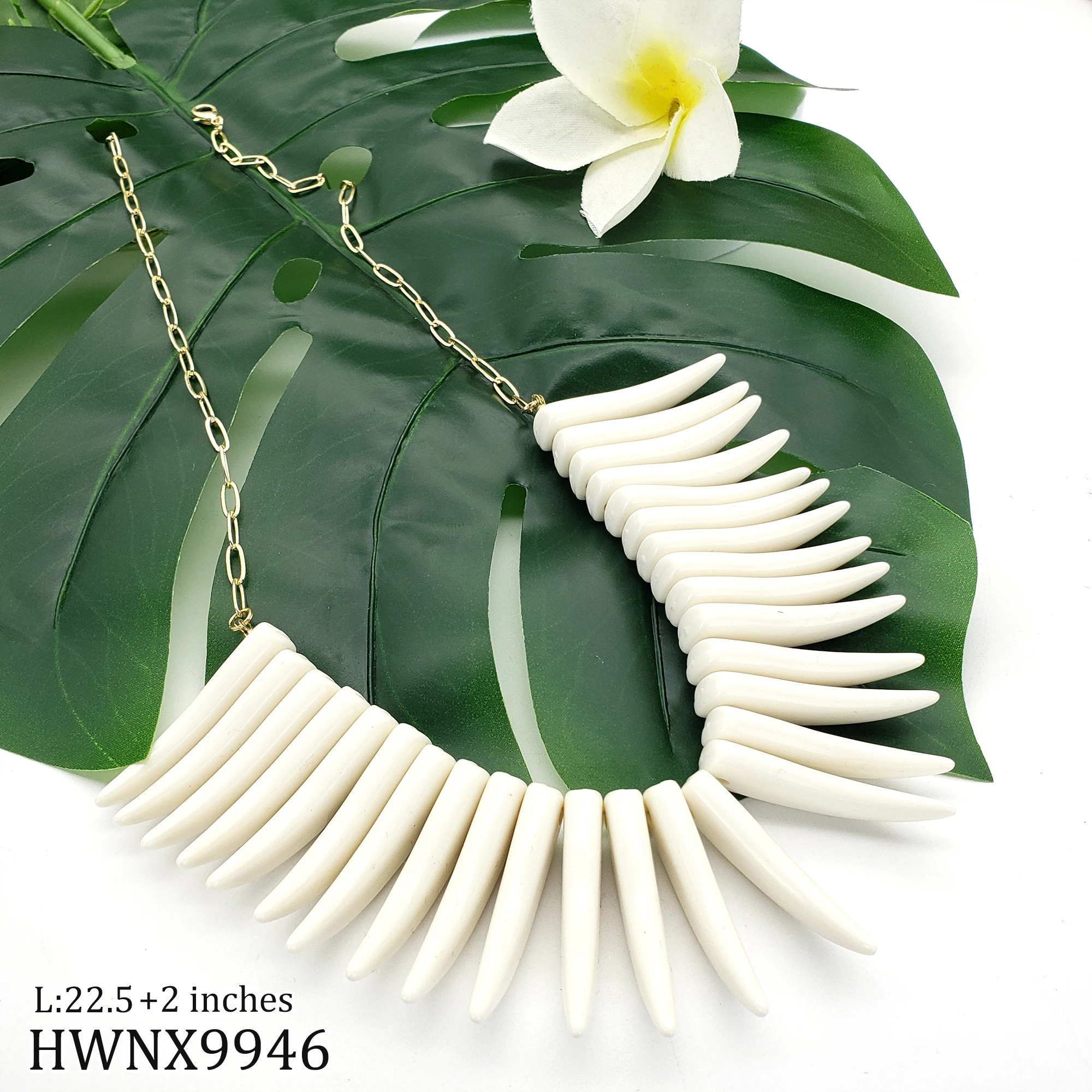 

Hawaiian Style Acrylic Necklace Hot Sale Horn Charm Necklace Jewelry
