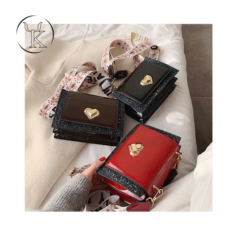 

Famous Brand Heart Shape Sequins Lock Handbag Luxury Buckled Lock Shoulder Bag For Women 2020 Fashion Personality Crossbody