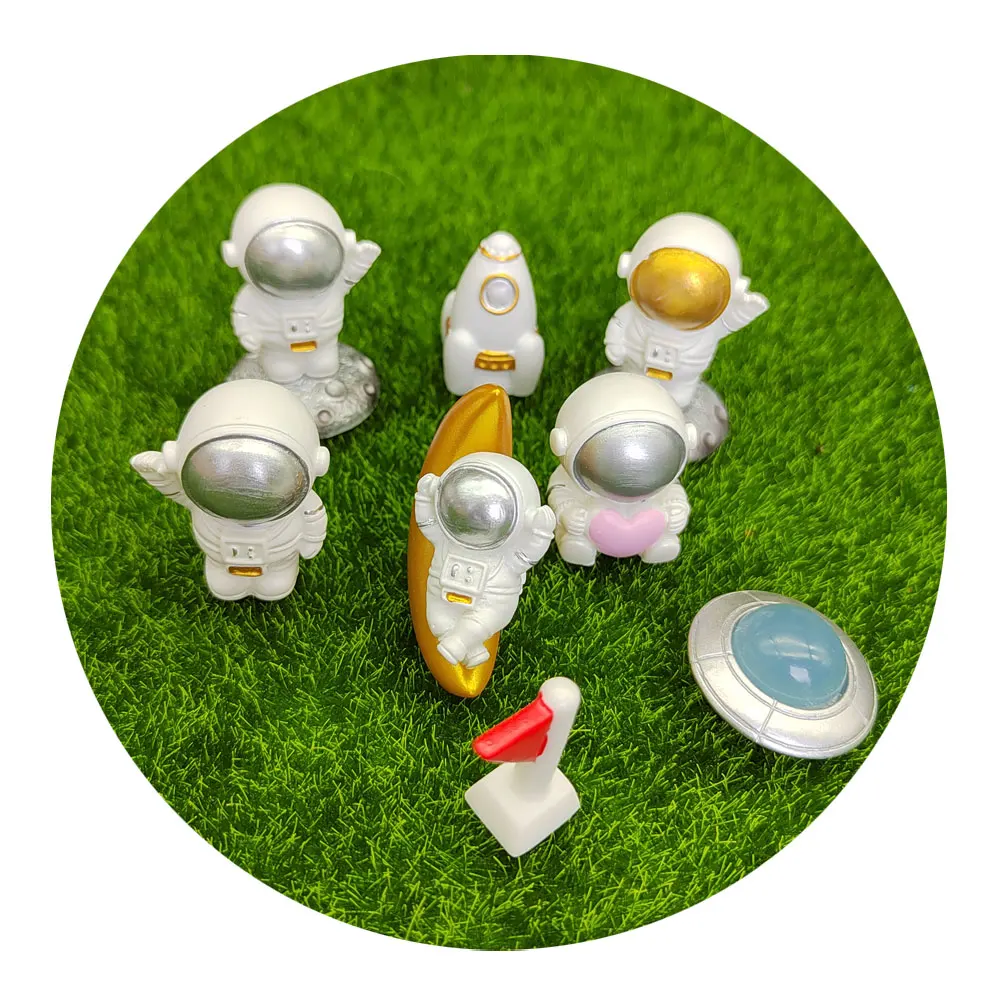 

Resin Spaceman Sculpture Statue Model Space Astronaut Figurine Ornaments Modern Home Bookcase Decoration Creative Birthday Gift