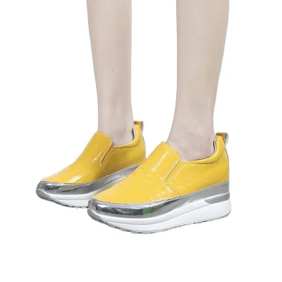 

In autumn and winter 2021 the new style of low-top round head sponge cake base will increase the size of casual shoes, As shown in figure
