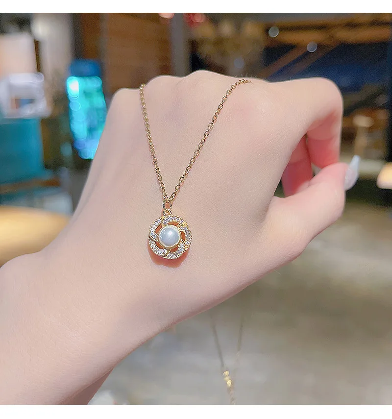 

Hot Selling 18K Gold Plated Geometric Crystal Pendant Necklace Round Micro Paved CZ Pearl Titanium Steel Necklace For Ladies