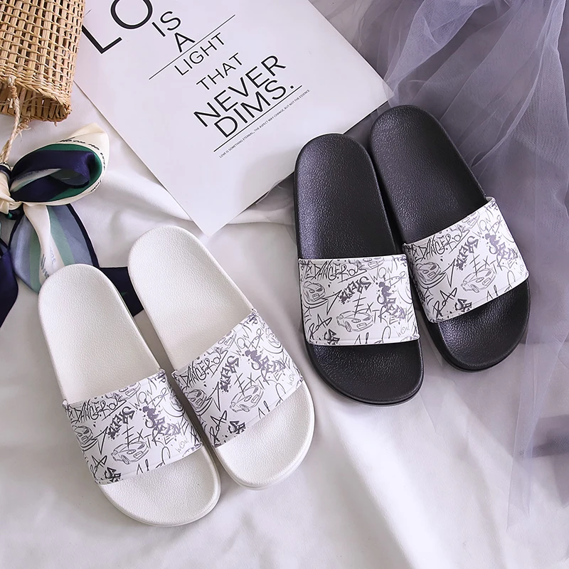 

Jieyang Cartoon Slid Sandals Anti-skid Non-slip soft sole Made in China Factory-direct slippers, Black white