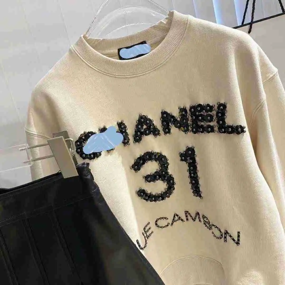 

2020 small fragrance autumn winter new heavy industry order bead slim round neck sweater