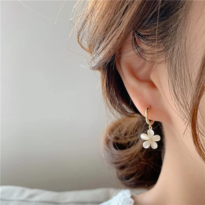 Fashion Korean Metal Circle Opal Earrings Cute Opal Flower Hoop Earrings Minimalist Opal Petal Flower Earrings for Women