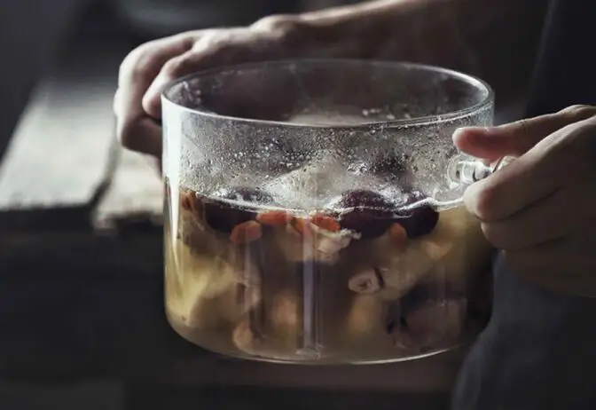  Usage	food Name	glass pot Technology	Handmade.Mouth Blown Service	ODM OEM MOQ	 100pcs  Capacity	 1900ml  Material	 clear glass  Appilication	 Bar Hotel Home Restaurant.jpg