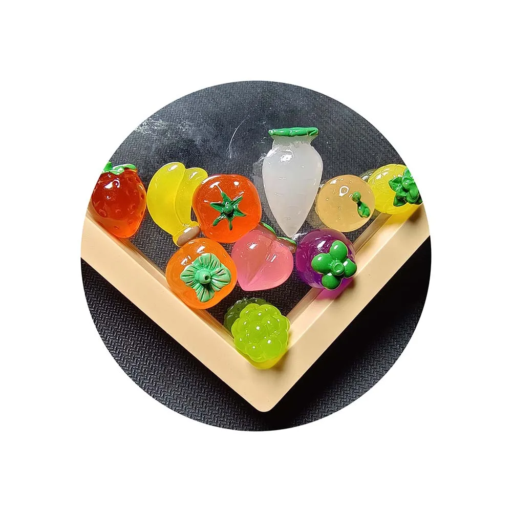Luminous Mini Resin Fruit Figurines 100Pcs Realistic Strawberry Grape Peach Pineapple Glow in Dark Craft for Kitchen Room Decor